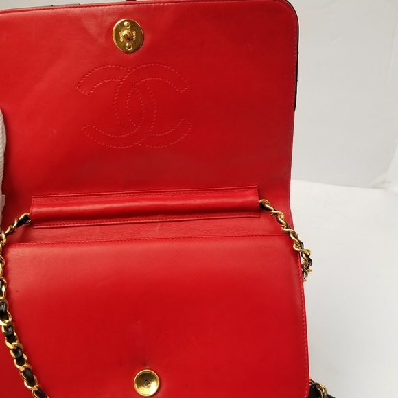Authentic vintage Chanel Chevron single flap leather chain strap small handbag - Picture 13 of 16